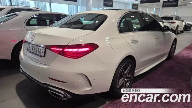 Mercedes-Benz C-Class 2025 — Photo 5/11