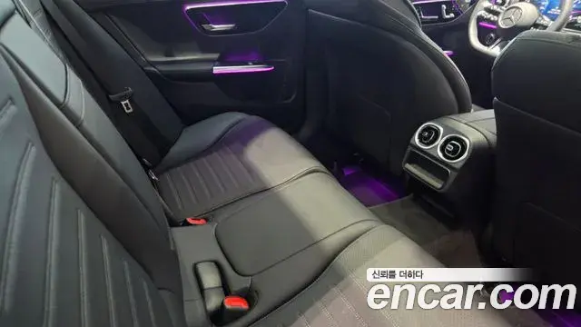 Mercedes-Benz C-Class 2025 — Photo 11/11