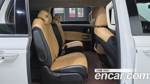 Kia Carnival 2021 — Photo 12/20