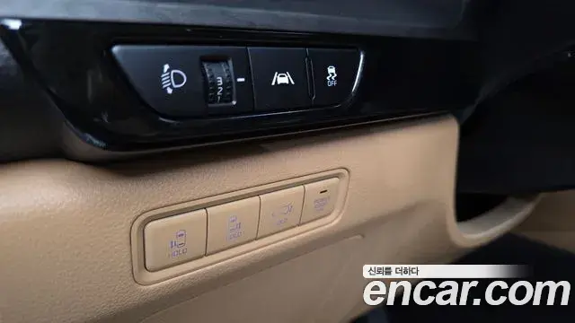 Kia Carnival 2021 — Photo 17/20