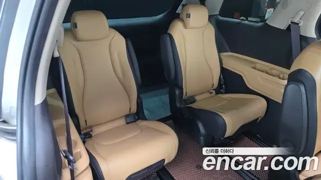 Kia Carnival 2021 — Photo 18/20