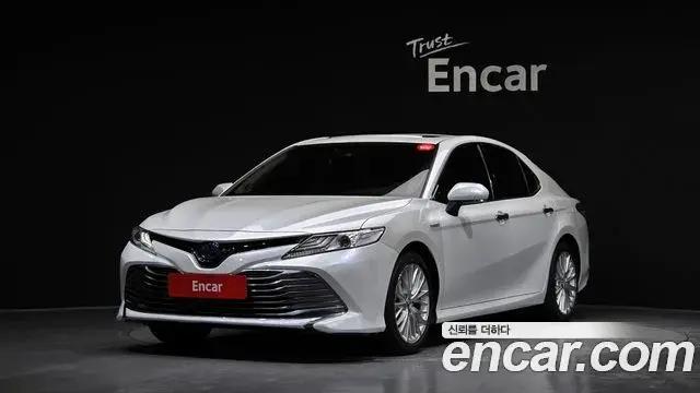 Toyota Camry 2018 — Photo 8/20