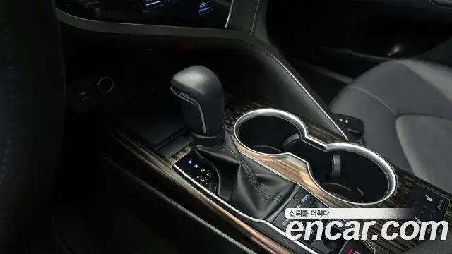 Toyota Camry 2018 — Photo 7/20