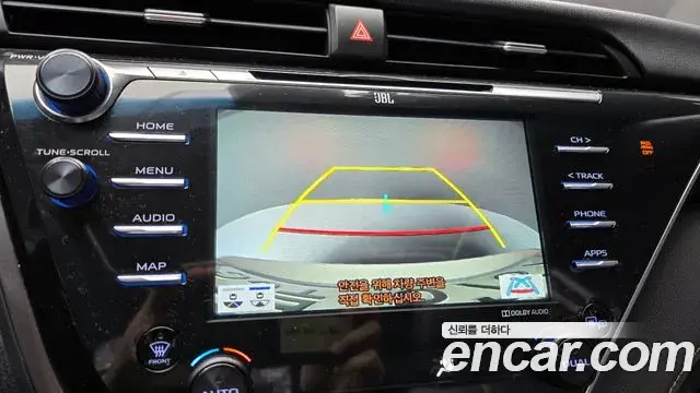Toyota Camry 2018 — Photo 9/20