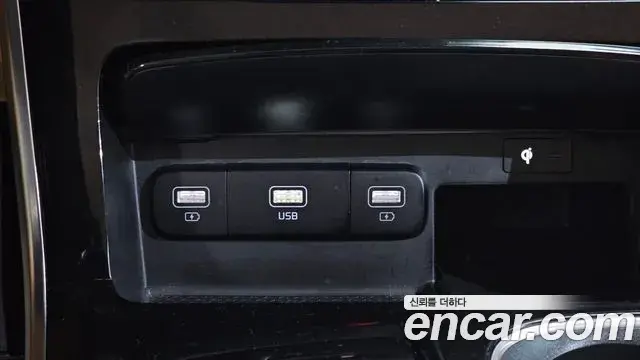 Kia Carnival 2022 — Photo 21/33