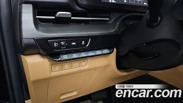 Kia Carnival 2022 — Photo 1/33