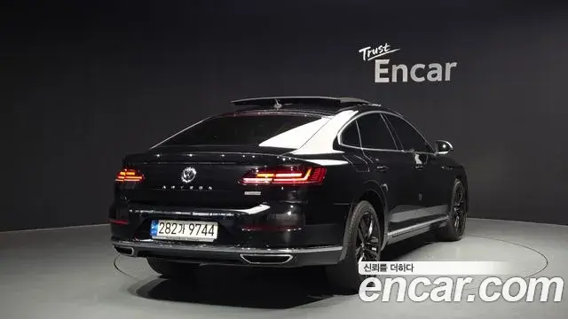 Volkswagen Arteon 2018 — ფოტო 17/20