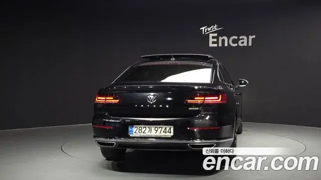 Volkswagen Arteon 2018 — ფოტო 16/20