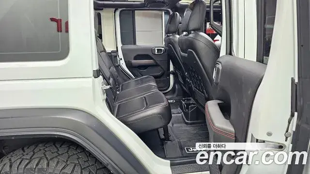 Jeep Wrangler 2021 — Photo 10/20