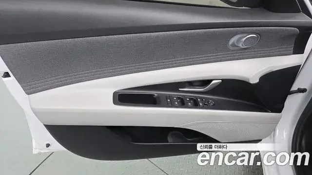 Hyundai The New Avante Hybrid 2020 — ფოტო 9/30
