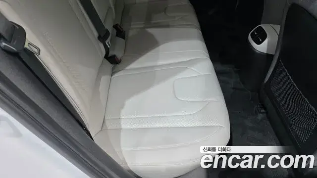Hyundai The New Avante Hybrid 2020 — ფოტო 10/30