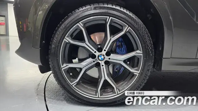 BMW X6 2022 — Şəkil 28/31