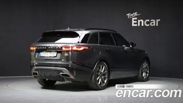 Land Rover Range Rover Velar 2022 — Şəkil 17/33