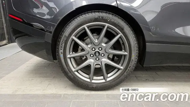 Land Rover Range Rover Velar 2022 — Şəkil 9/33