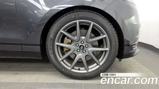 Land Rover Range Rover Velar 2022 — Şəkil 11/33