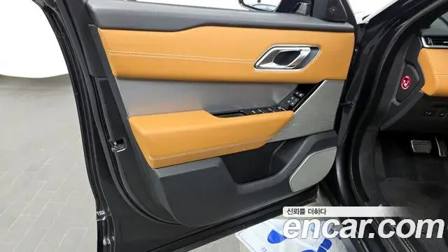 Land Rover Range Rover Velar 2022 — Şəkil 29/33