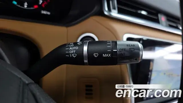 Land Rover Range Rover Velar 2022 — Şəkil 13/33