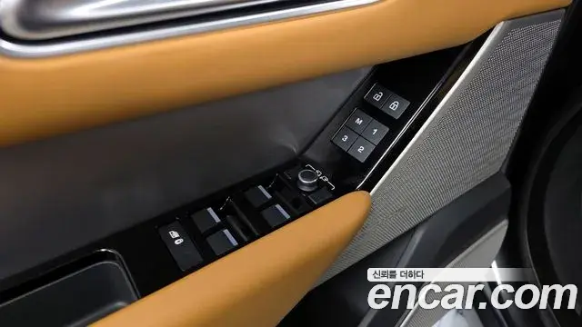 Land Rover Range Rover Velar 2022 — Şəkil 32/33