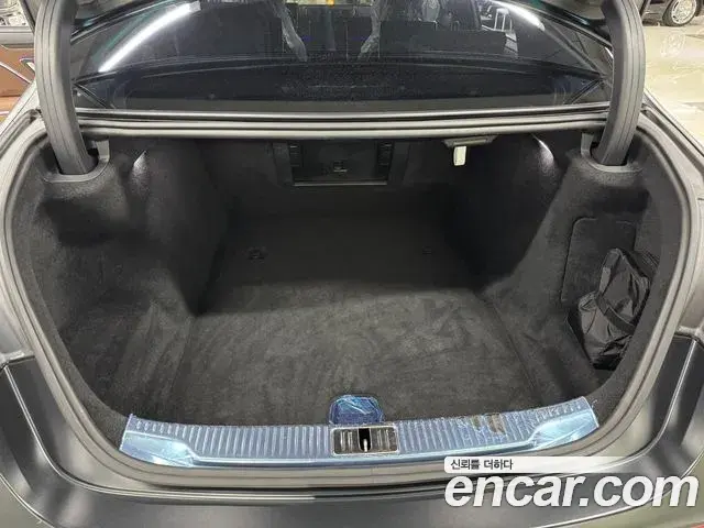 Mercedes-Benz S-Class 2022 — Photo 18/18