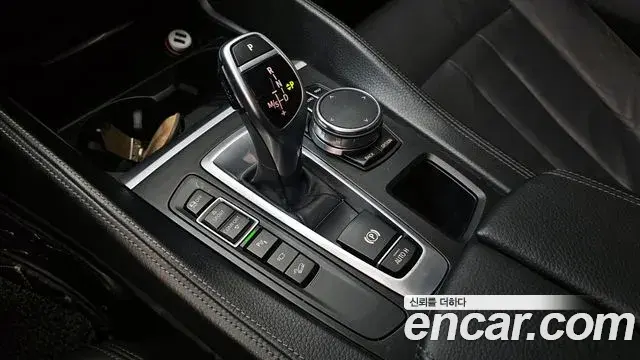BMW X6 2018 — ფოტო 17/30