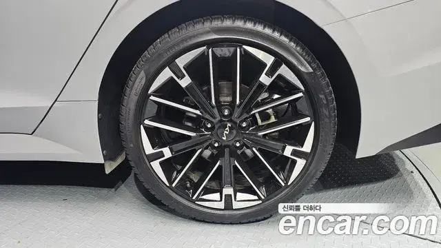 Kia K5 2023 — Şəkil 21/39