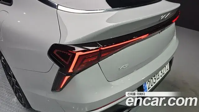 Kia K5 2023 — Şəkil 11/39