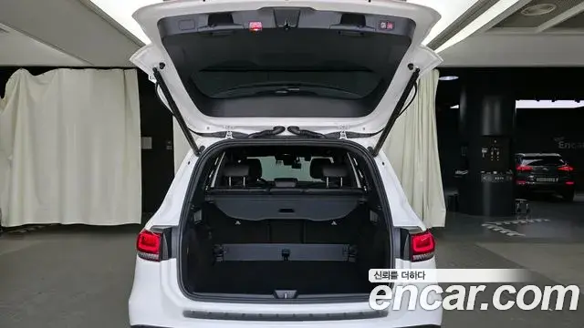 Mercedes-Benz GLB-Class 2021 — Şəkil 20/30