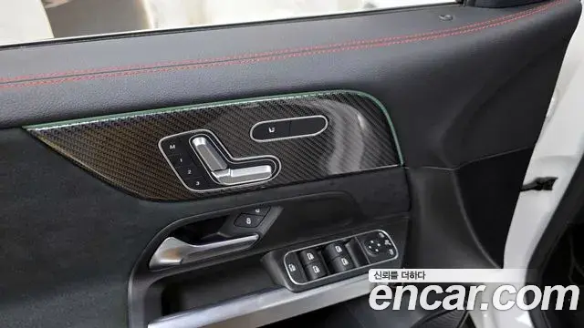 Mercedes-Benz GLB-Class 2021 — Şəkil 25/30