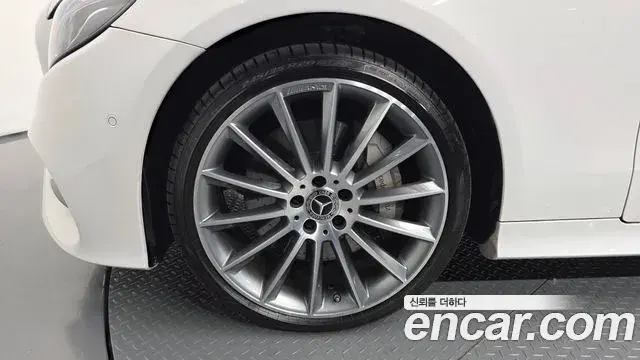 Mercedes-Benz E-Class 2020 — Фото 5/20