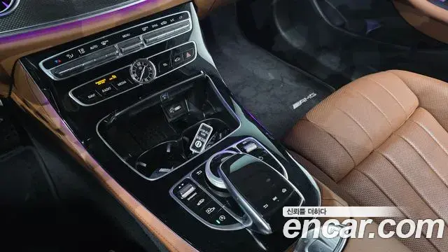 Mercedes-Benz E-Class 2020 — Фото 17/20