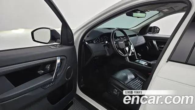 Land Rover Discovery Sport 2022 — Photo 28/38