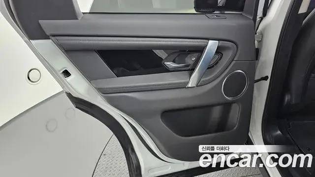 Land Rover Discovery Sport 2022 — Photo 9/38