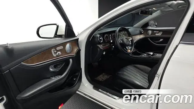 Mercedes-Benz E-Class 2018 — Фото 8/20