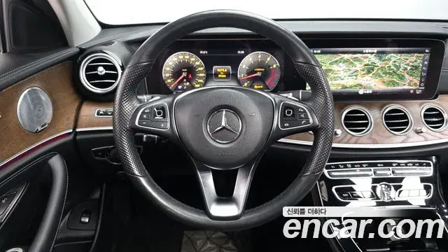 Mercedes-Benz E-Class 2018 — Фото 13/20