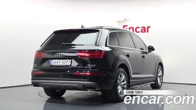 Audi Q7 2019 — Photo 6/20