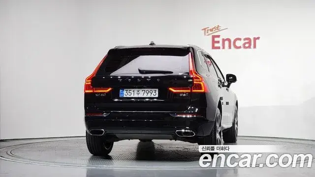 Volvo XC60 2021 — Şəkil 25/35