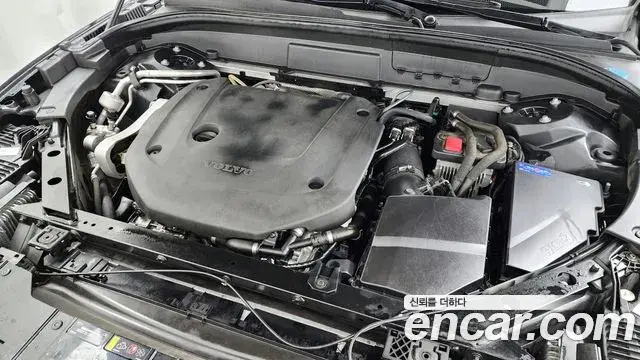 Volvo XC60 2021 — Şəkil 26/35