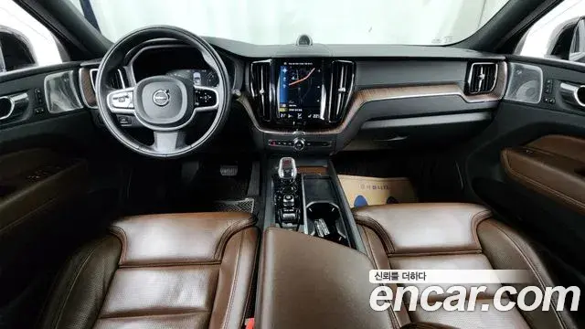 Volvo XC60 2021 — Şəkil 30/35