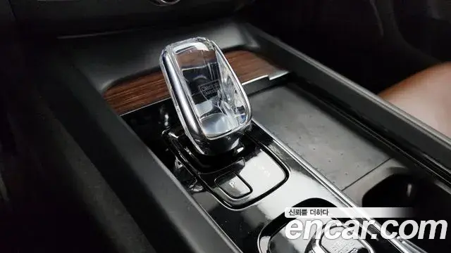 Volvo XC60 2021 — Şəkil 12/35