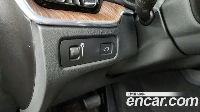 Volvo XC60 2021 — Şəkil 9/35