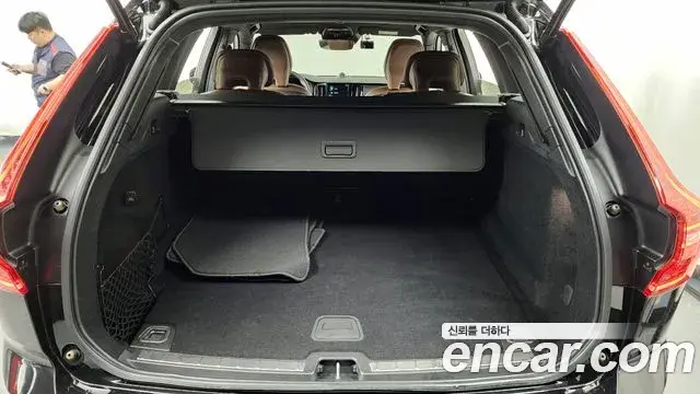 Volvo XC60 2021 — Şəkil 17/35