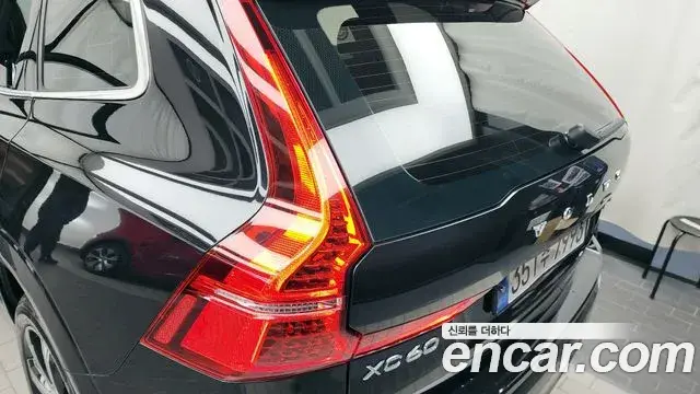 Volvo XC60 2021 — Şəkil 19/35