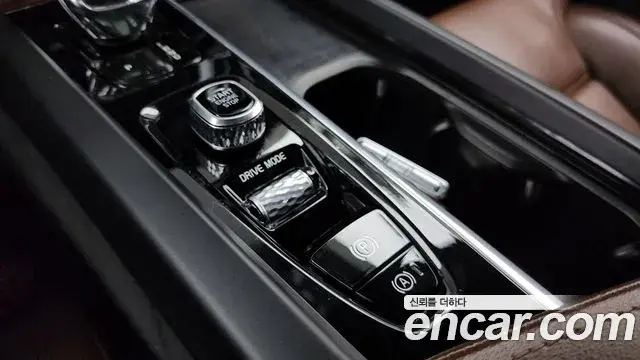 Volvo XC60 2021 — Şəkil 31/35