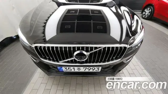 Volvo XC60 2021 — Şəkil 16/35