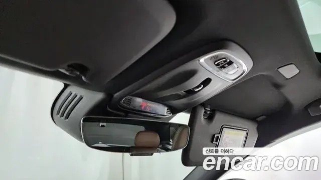 Volvo XC60 2021 — Şəkil 28/35