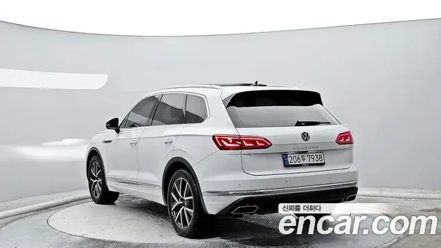 Volkswagen Touareg 2023 — Şəkil 12/20
