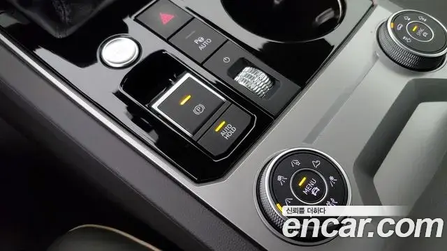 Volkswagen Touareg 2023 — Şəkil 17/20