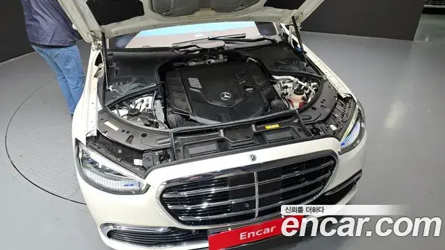 Mercedes-Benz S-Class 2022 — Photo 27/33