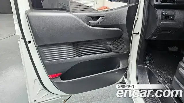 Hyundai Staria 2024 — ფოტო 16/30