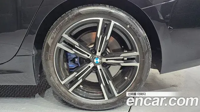 BMW 3 Series 2023 — Photo 23/33